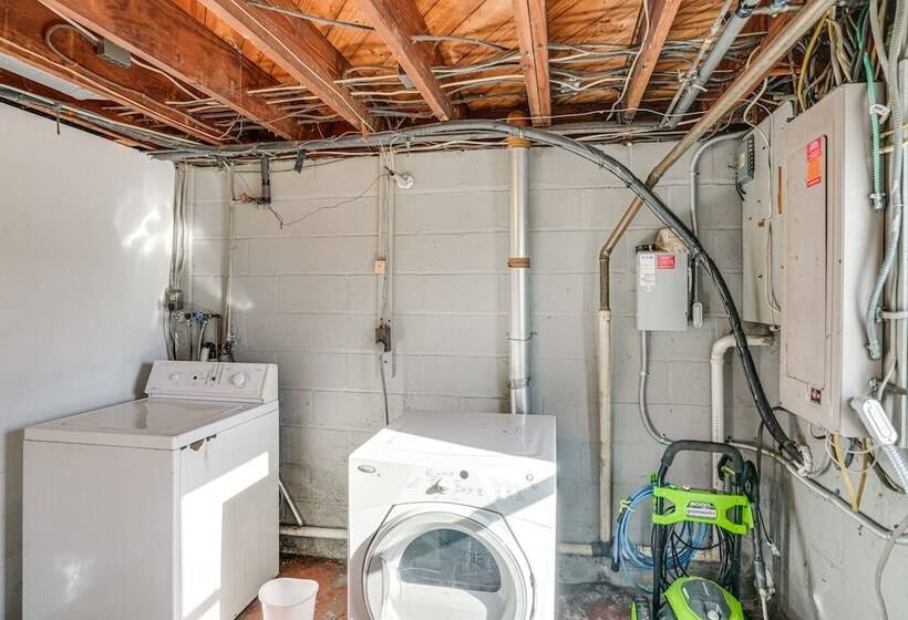 Renovated Chatham Home ~ Half Mi To Downtown!