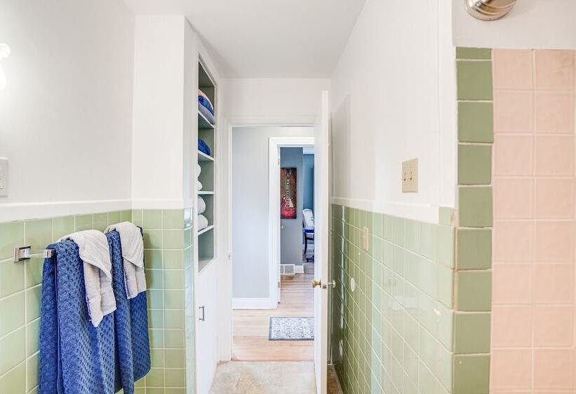 Renovated Chatham Home ~ Half Mi To Downtown!