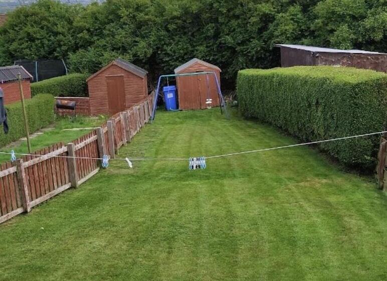 住所  Self Contained 2 Bedrooms House Free Parking