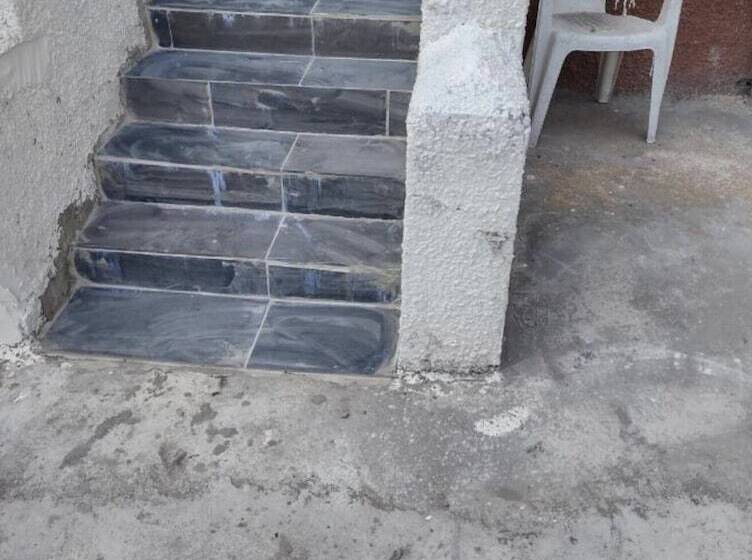 住所  Self Contained 2 Bedrooms House Free Parking