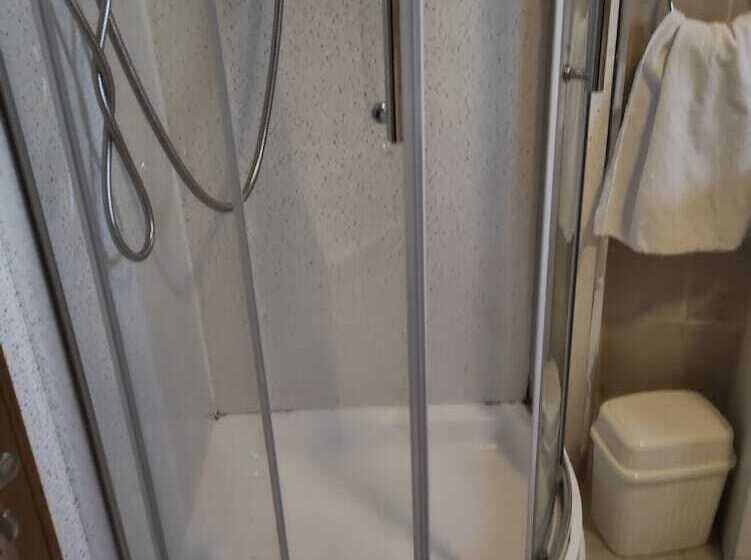 住所  Self Contained 2 Bedrooms House Free Parking