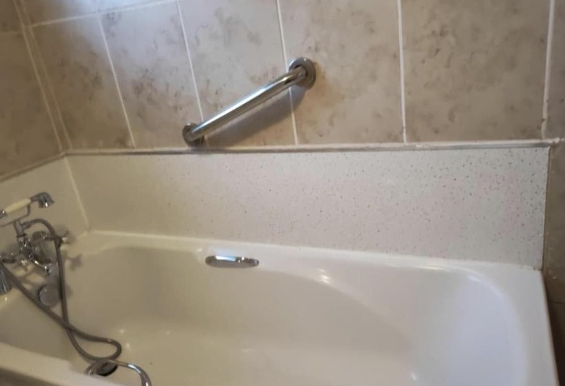 住所  Self Contained 2 Bedrooms House Free Parking