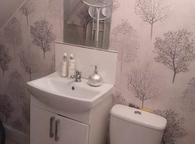 住所  Self Contained 2 Bedrooms House Free Parking