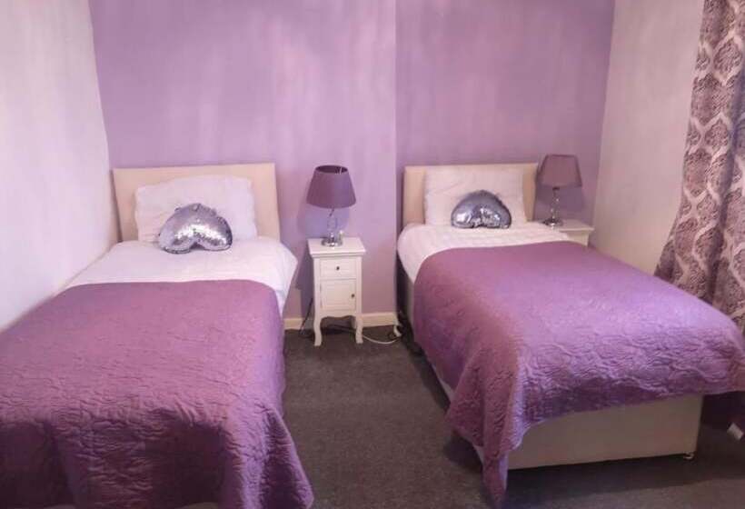 住所  Self Contained 2 Bedrooms House Free Parking