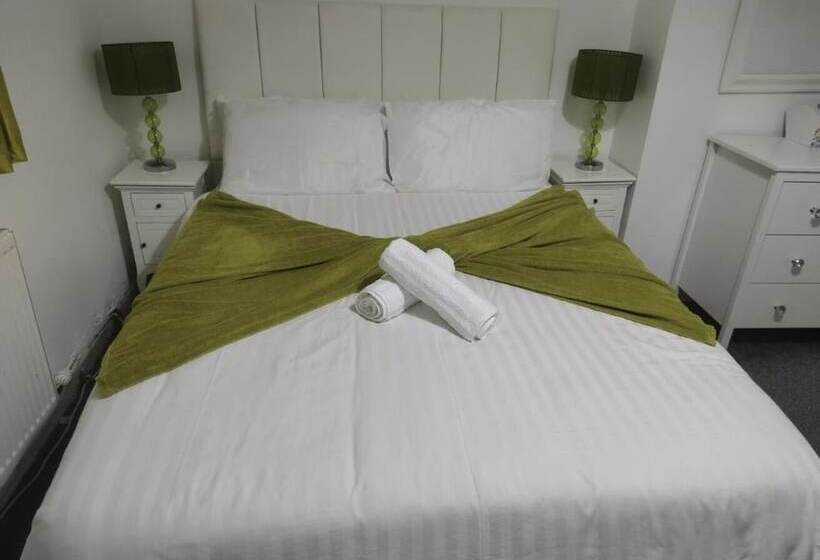 住所  Self Contained 2 Bedrooms House Free Parking