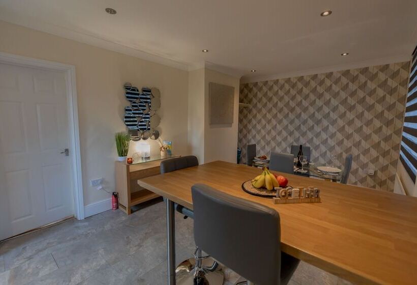 اقامتگاه 3bed House In Stockton On Tees  Free Wifi, Parking