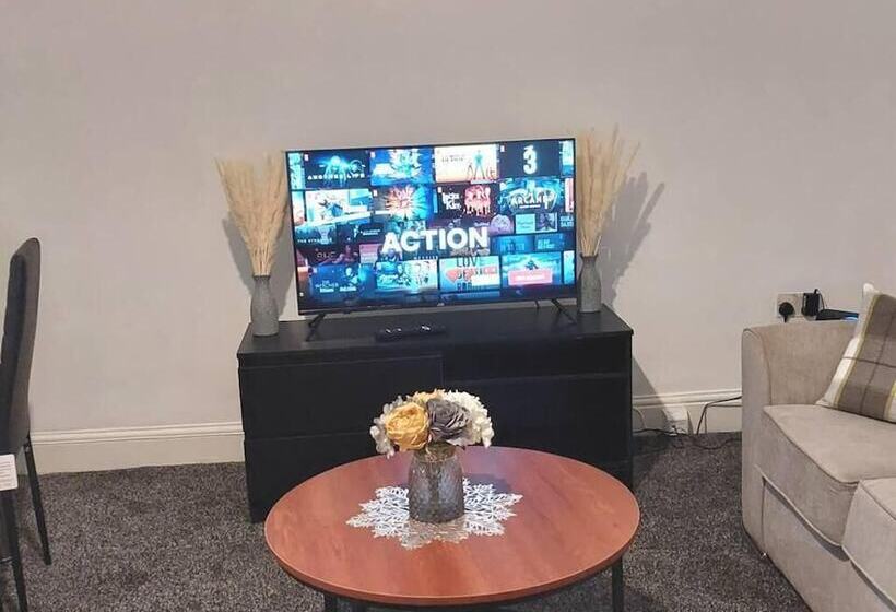 레지던스 4 Bed House In Accrington