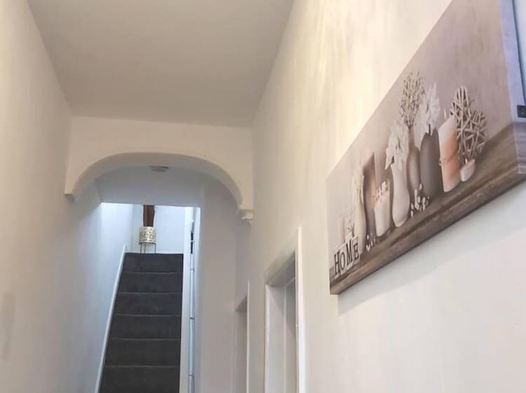 إقامة 4 Bed House In Accrington