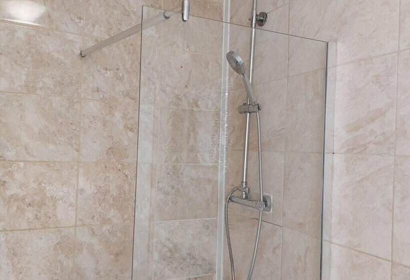 דירת נופש 4 Bed House In Accrington