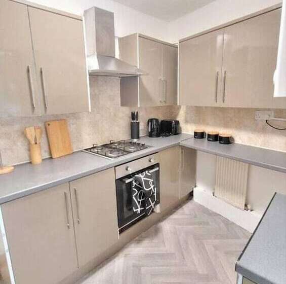 דירת נופש 4 Bed House In Accrington