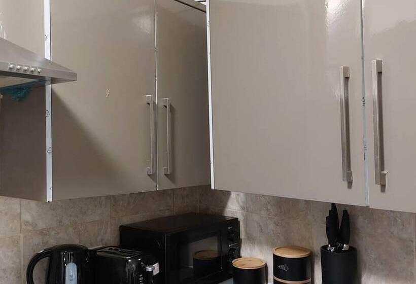 דירת נופש 4 Bed House In Accrington