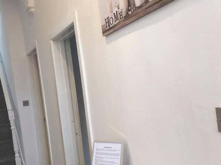 דירת נופש 4 Bed House In Accrington