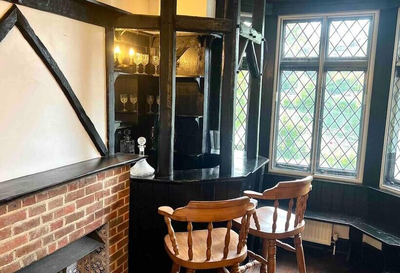 Резиденция Character Home By River Thames