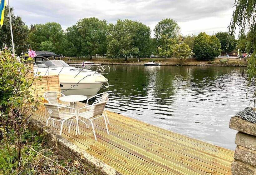 Резиденция Character Home By River Thames