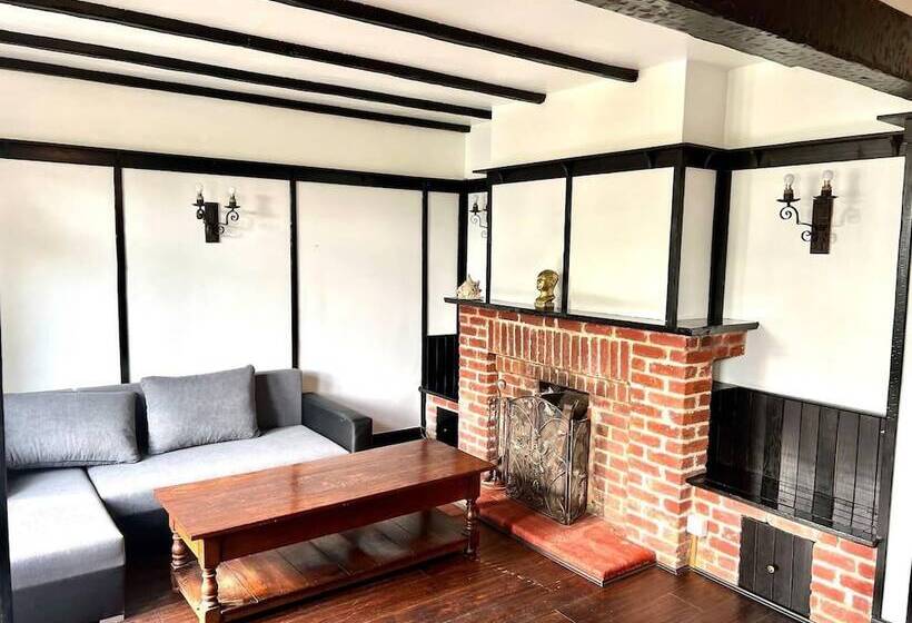 Резиденция Character Home By River Thames