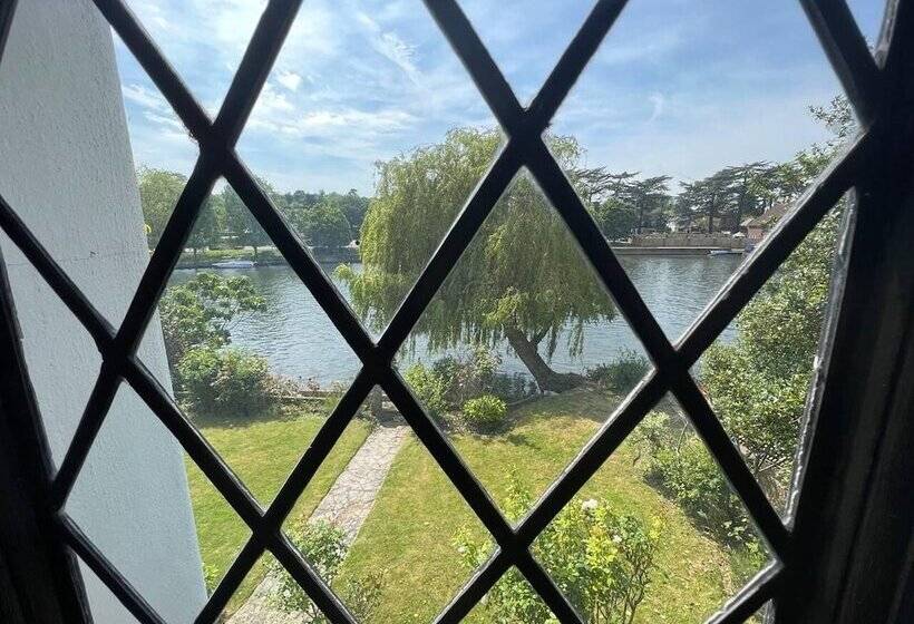 Резиденция Character Home By River Thames