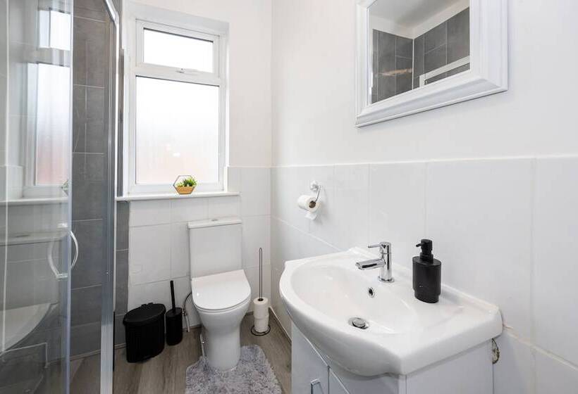 레지던스 Charming 4 Bed Guest House In Salford