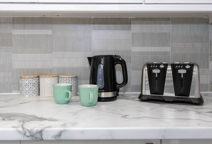 레지던스 Charming 4 Bed Guest House In Salford