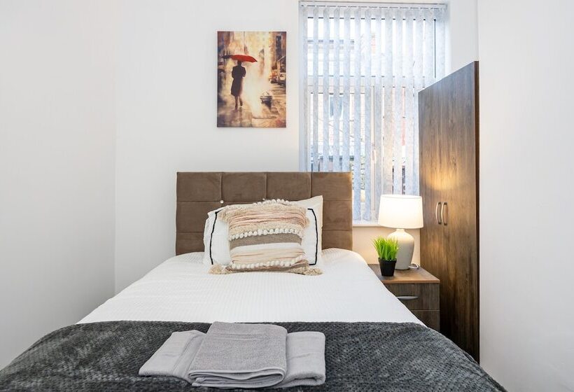 레지던스 Charming 4 Bed Guest House In Salford