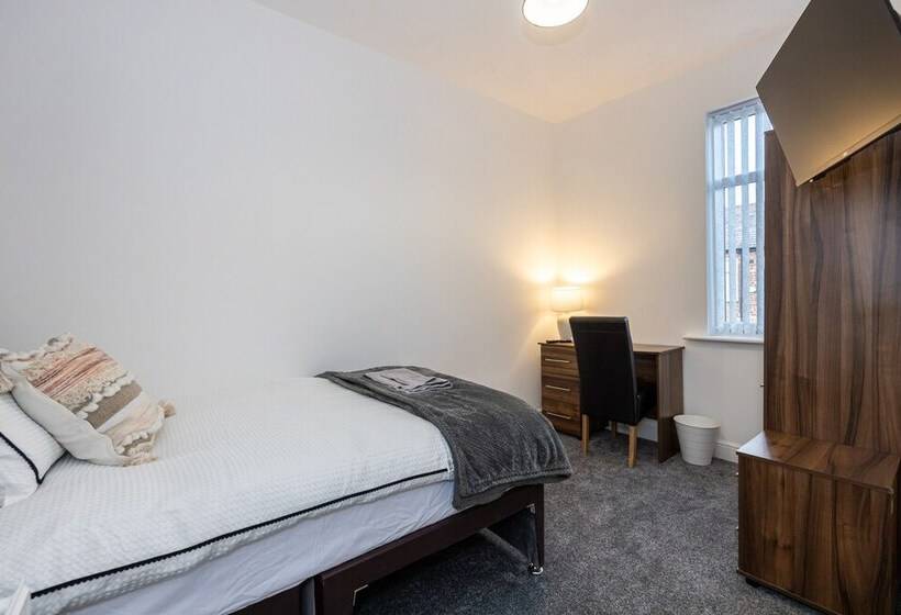 레지던스 Charming 4 Bed Guest House In Salford
