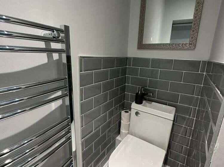 Резиденция Immaculate 4 Bed Detached House In Bootle