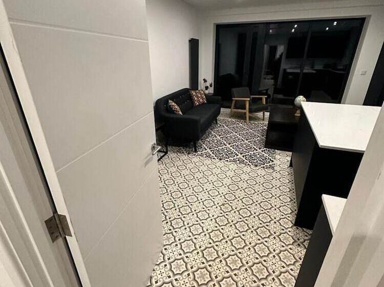 レジデンス Immaculate 4 Bed House Near City Airport