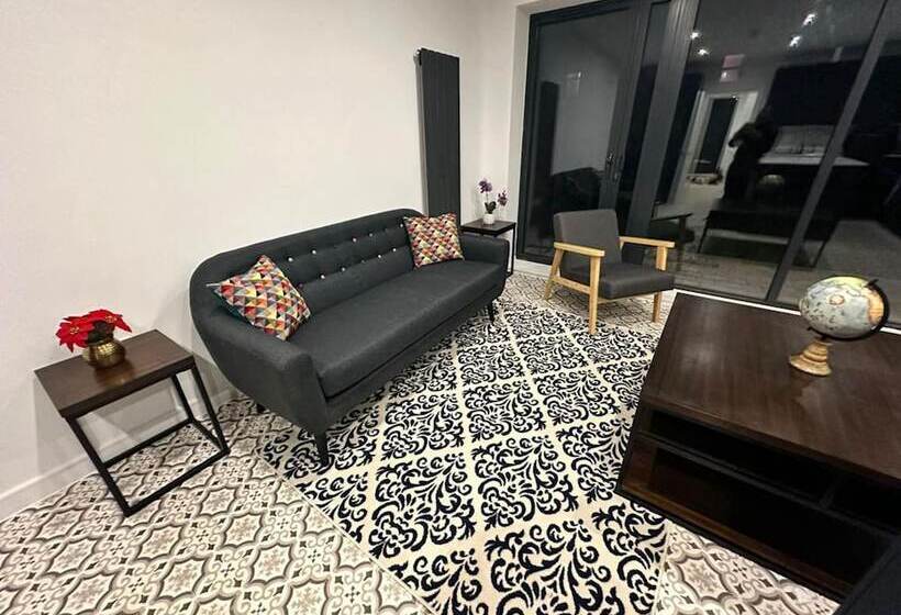 レジデンス Immaculate 4 Bed House Near City Airport