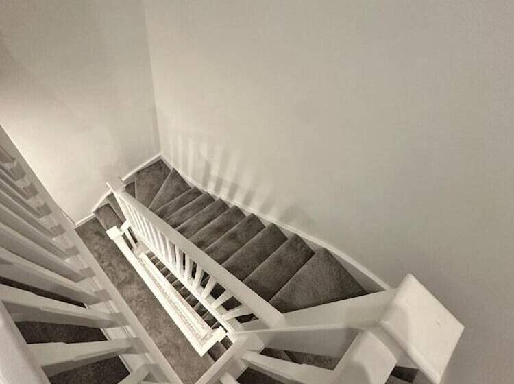 レジデンス Immaculate 4 Bed House Near City Airport