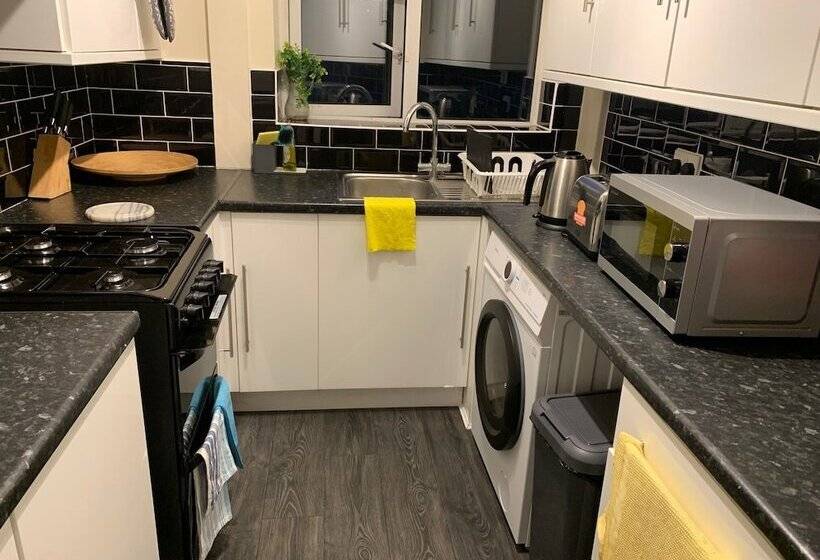 レジデンス Lovely Contractor/family House London