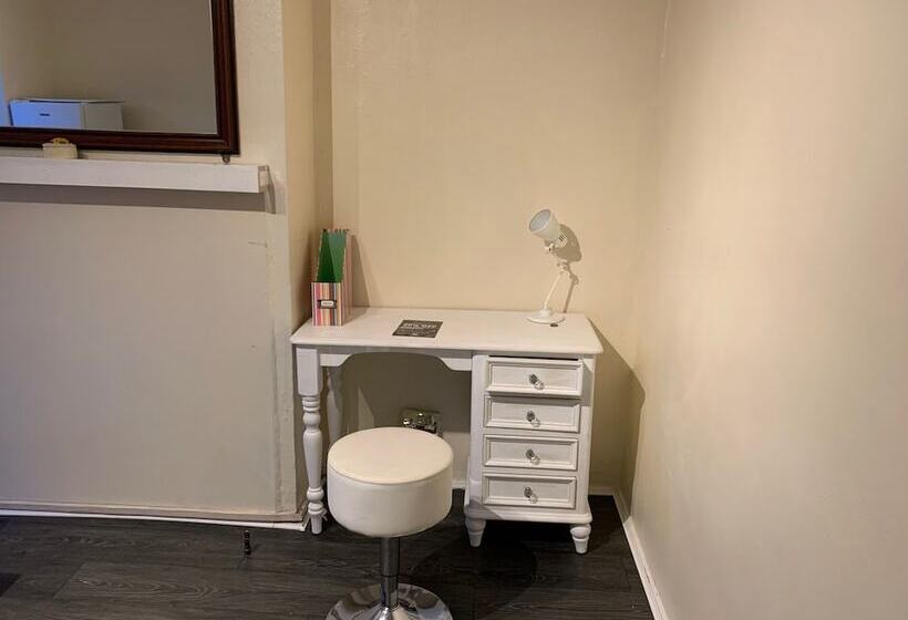 レジデンス Lovely Contractor/family House London