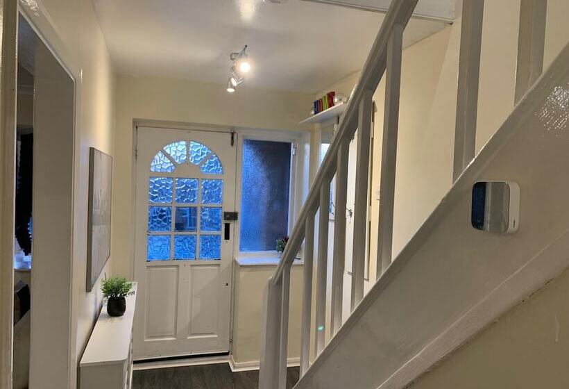 レジデンス Lovely Contractor/family House London