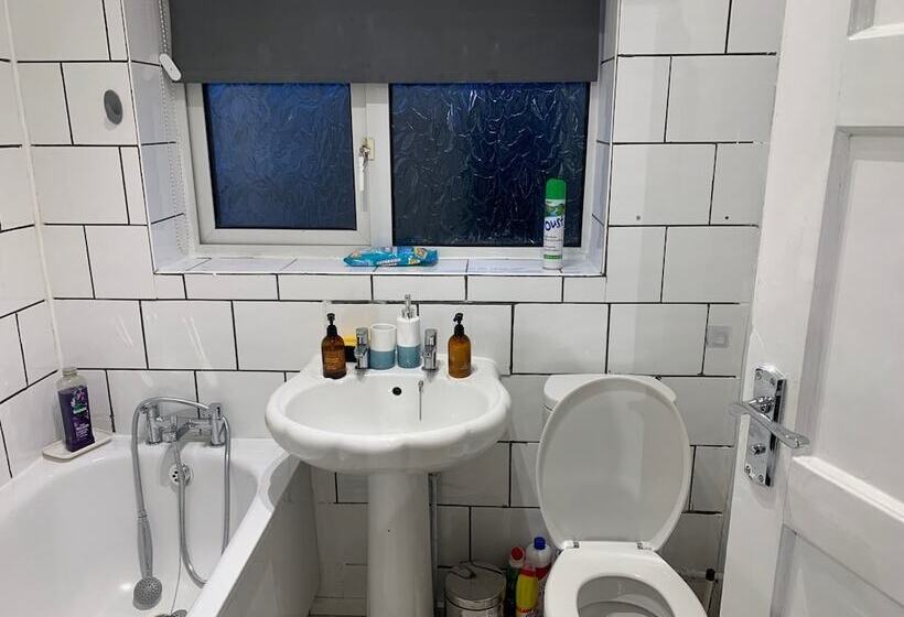 レジデンス Lovely Contractor/family House London