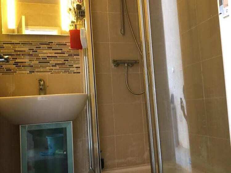 레지던스 Inviting 2 Bed Fully Furnished House High Wycombe