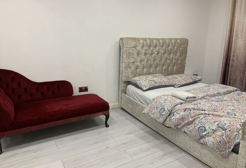 레지던스 Inviting 2 Bed Fully Furnished House High Wycombe
