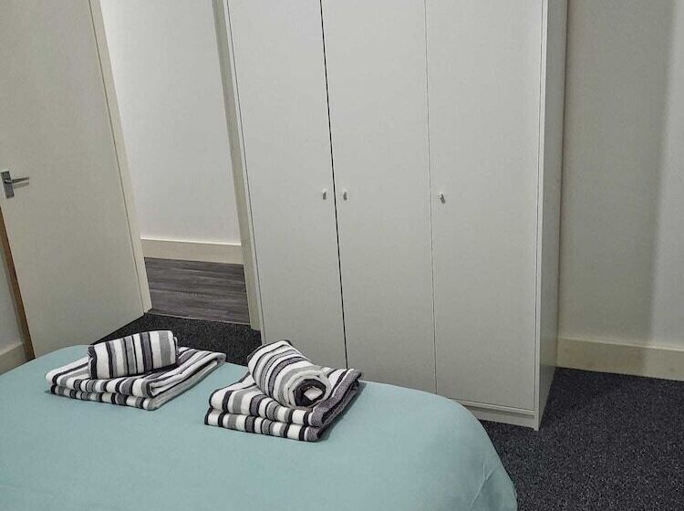 דירת נופש Lovely 2 Bed Fully Refurbished House In London