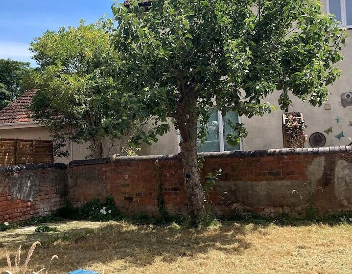 דירת נופש Lovely 4 Bed House In Central Wolverhampton