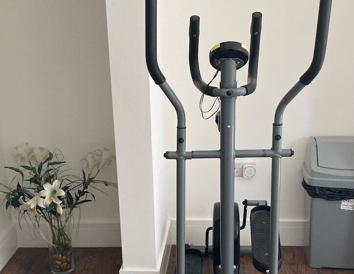 דירת נופש Lovely 4 Bed House In Central Wolverhampton