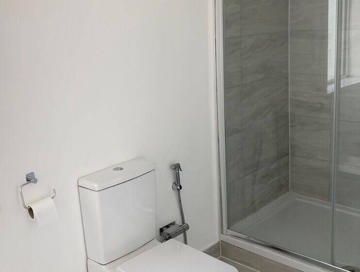 דירת נופש Lovely 4 Bed House In Central Wolverhampton