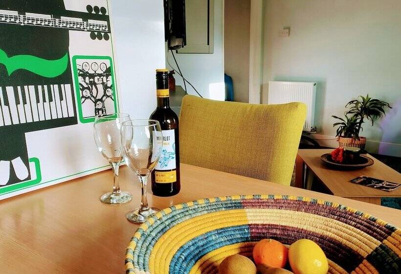 住所 Private Entire House 3 Bedrooms, Garden, Parking