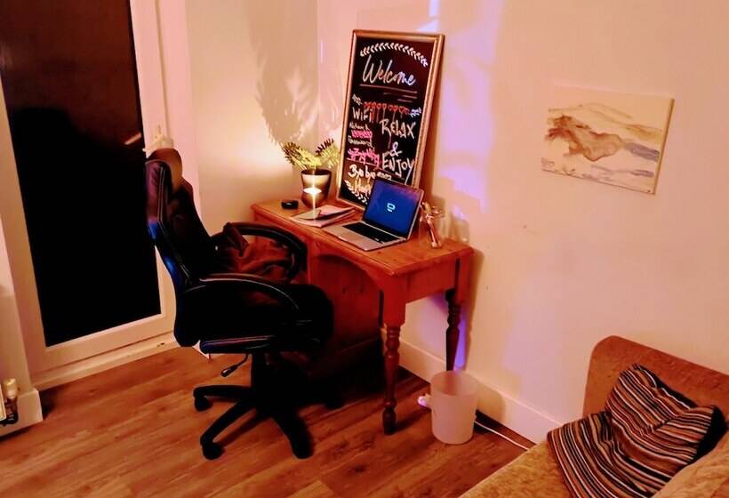 דירת נופש Private Entire House   3 Bedrooms, Garden, Parking