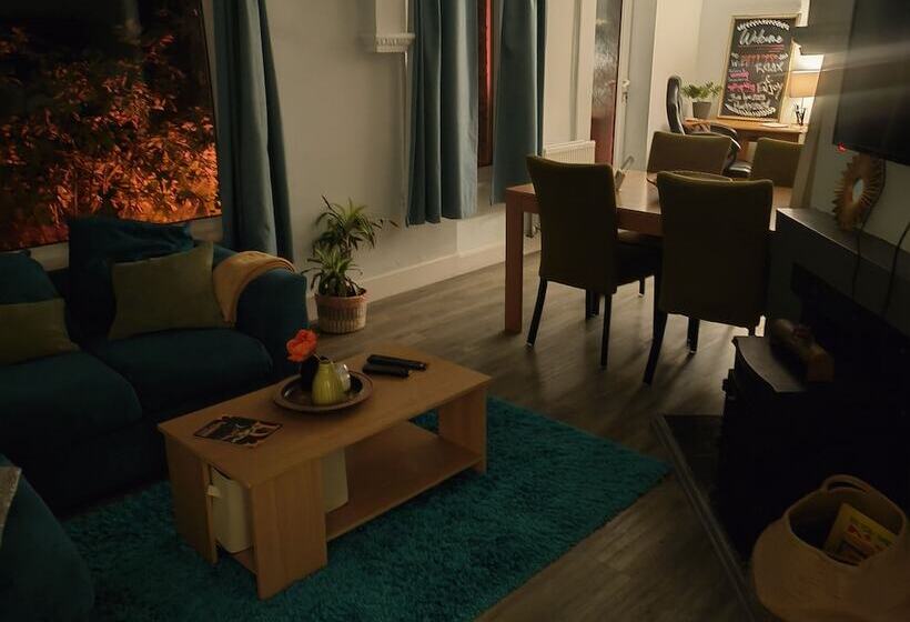 住所 Private Entire House 3 Bedrooms, Garden, Parking