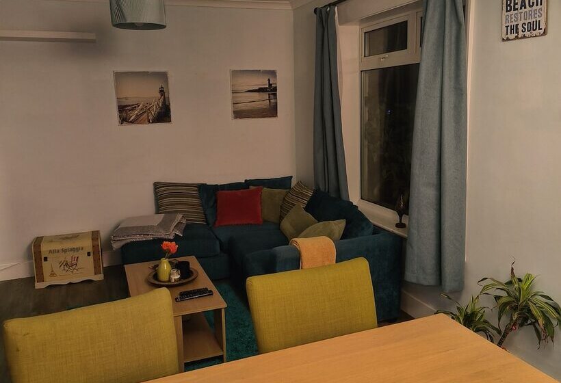 דירת נופש Private Entire House   3 Bedrooms, Garden, Parking