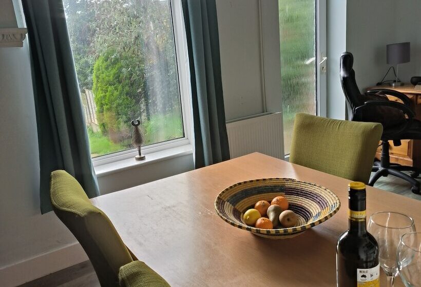 住所 Private Entire House 3 Bedrooms, Garden, Parking