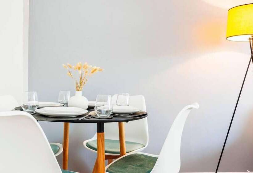 Резиденция Remarkable 2 Bed House In Barking Essex