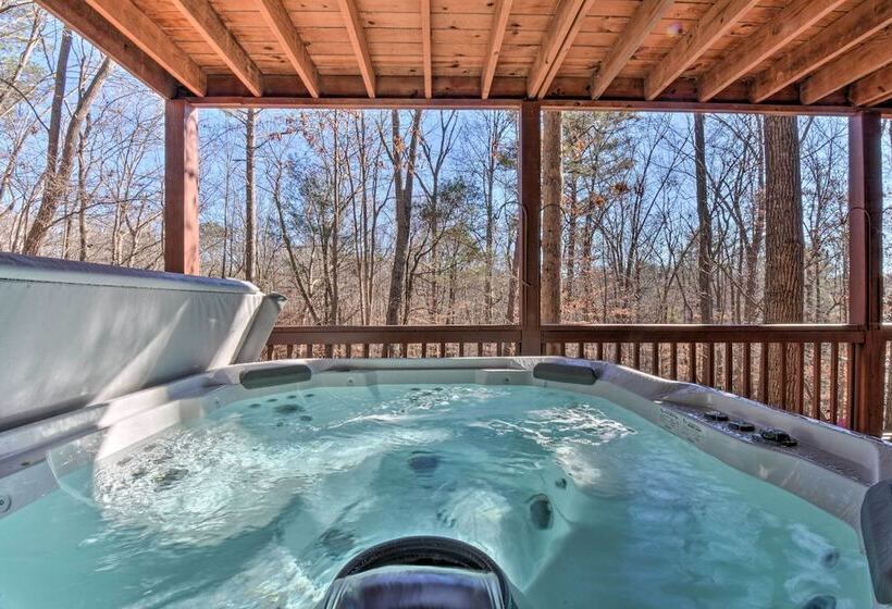Resort Cabin W/ Hot Tub ~ 4 Miles To Downtown!