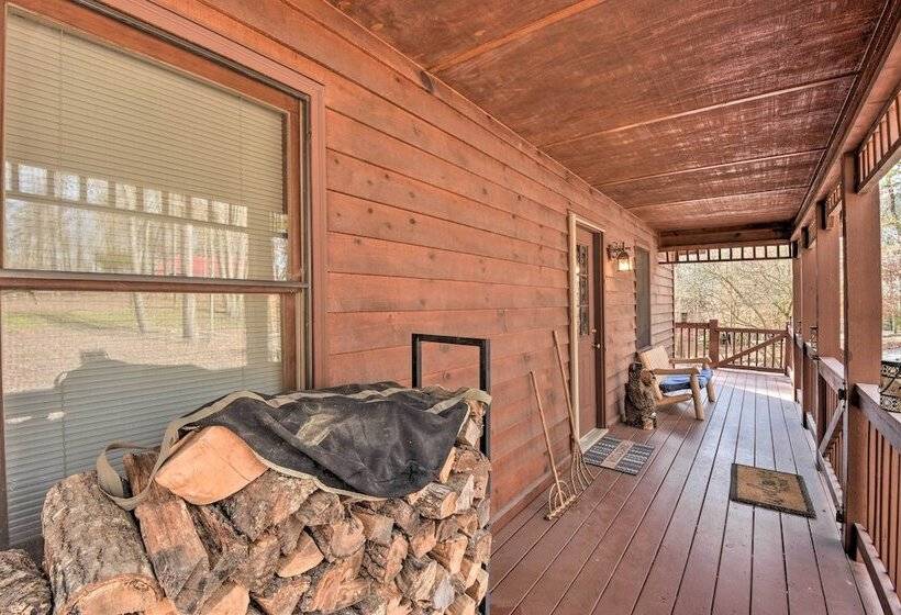 Resort Cabin W/ Hot Tub ~ 4 Miles To Downtown!