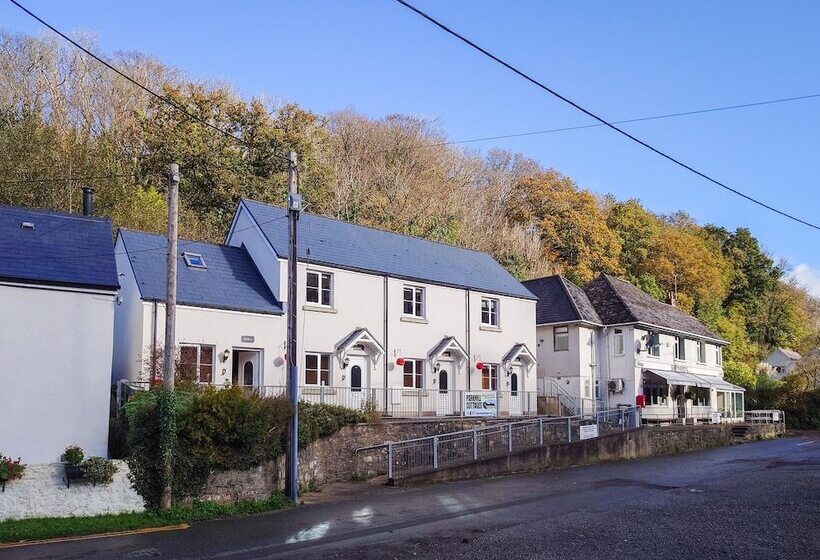 Rhossili Holiday Cottage   Parkmill