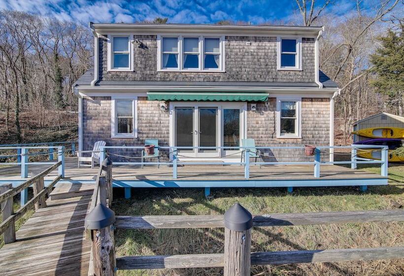 Riverfront Kingston Cottage W/ Deck, 2 Mi To Beach
