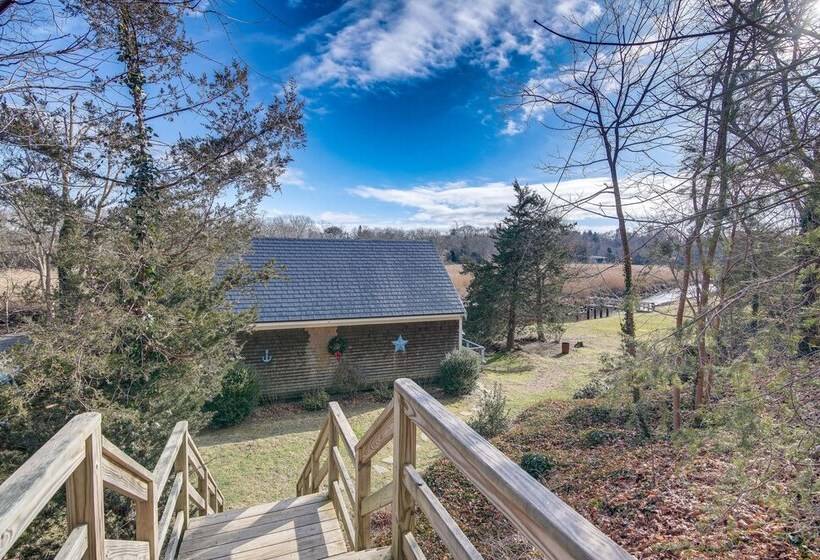 Riverfront Kingston Cottage W/ Deck, 2 Mi To Beach