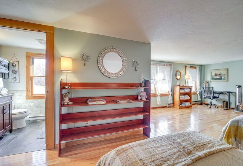 Riverfront Kingston Cottage W/ Deck, 2 Mi To Beach